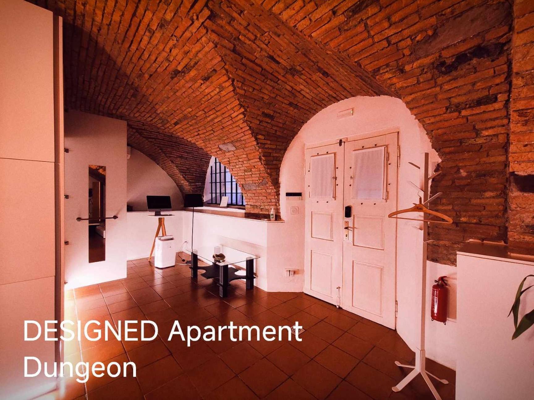 Dungeon Apartment Ljubljana Bagian luar foto