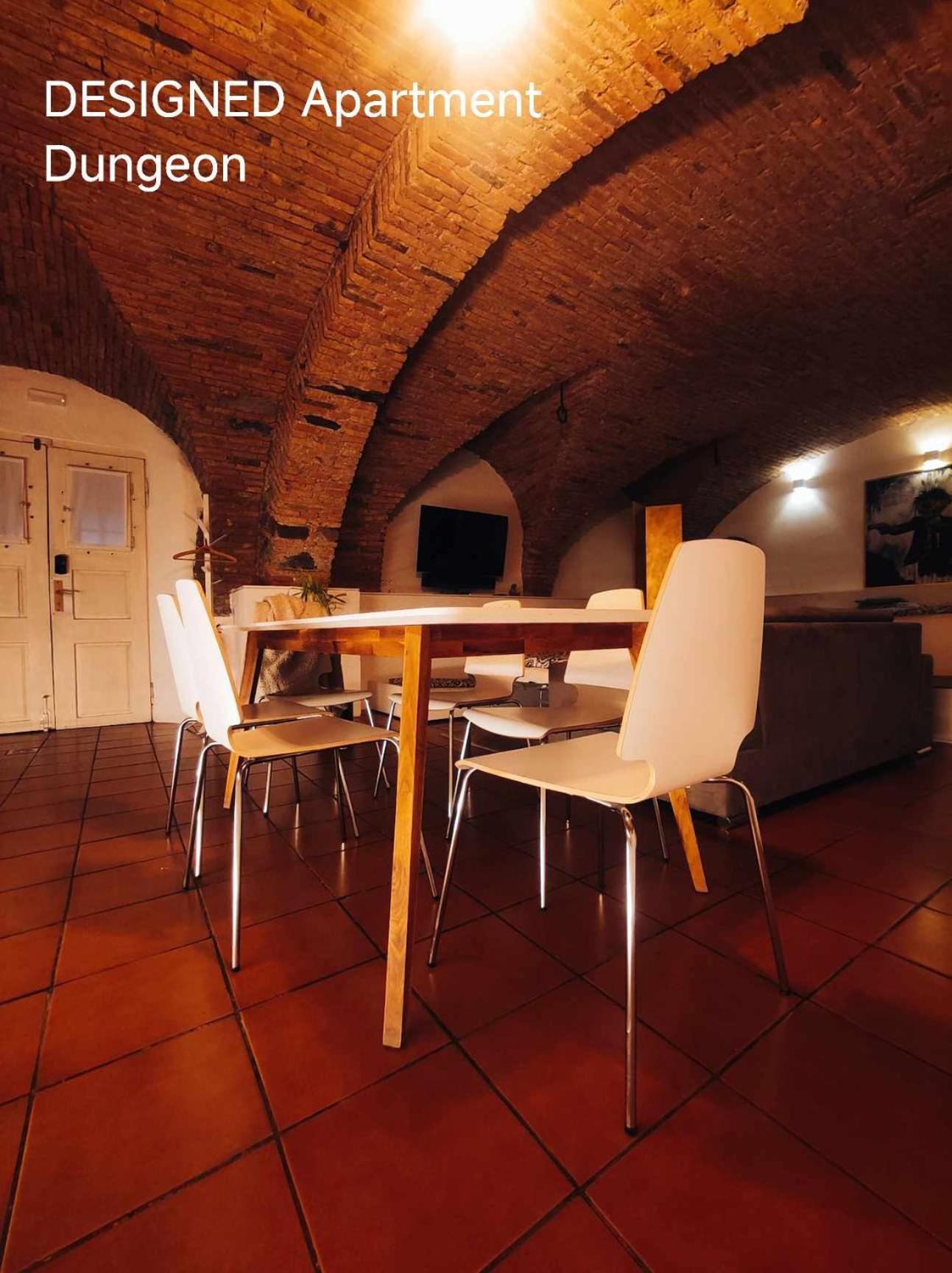 Dungeon Apartment Ljubljana Bagian luar foto