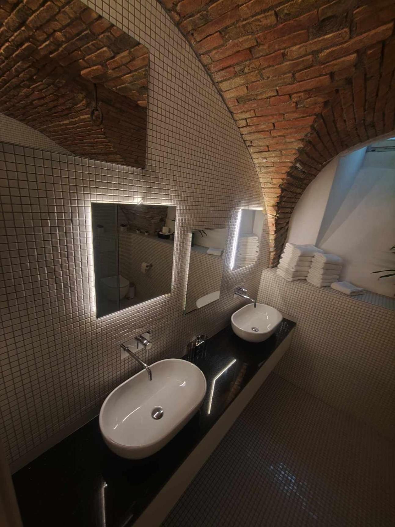 Dungeon Apartment Ljubljana Bagian luar foto